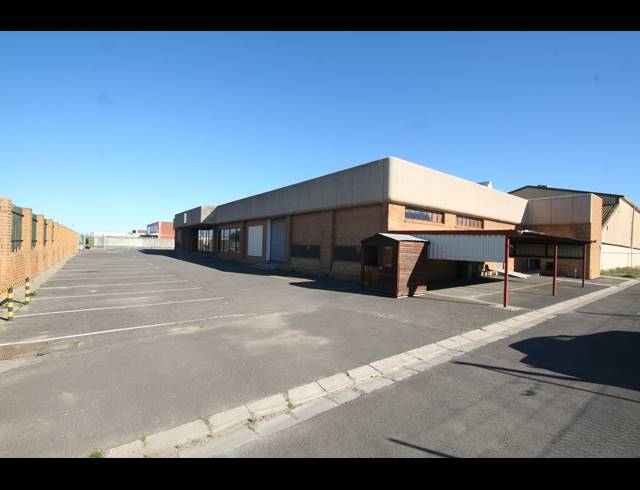 881M² FACTORY TO LET IN EPPING INDUSTRIAL